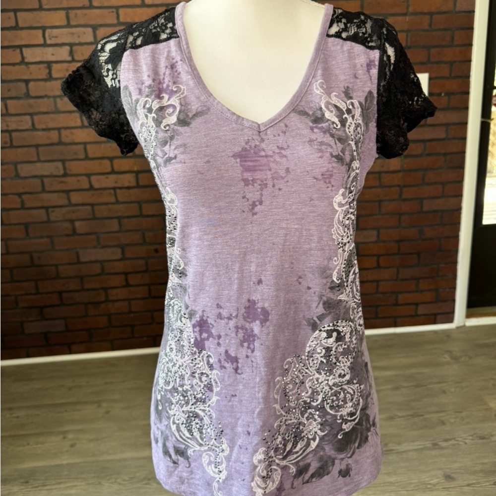 Maurices Lace Sleeve V Neck Top Purple Black Graphic Tee Womens‎ Small Grunge